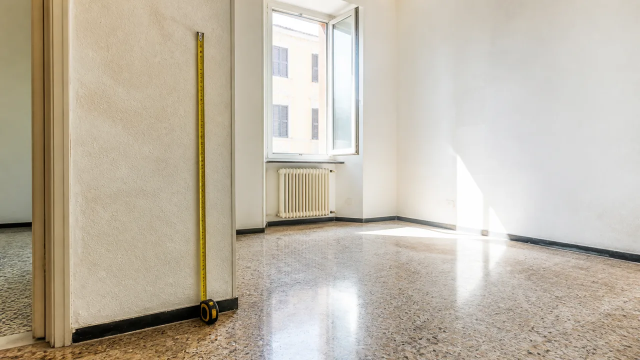 Sopralluogo tecnico in un appartamento ante 1967 per la perizia e la verifica di conformita